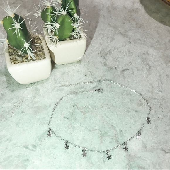 Silver Star Choker Necklace ⭐️ - Picture 2 of 5